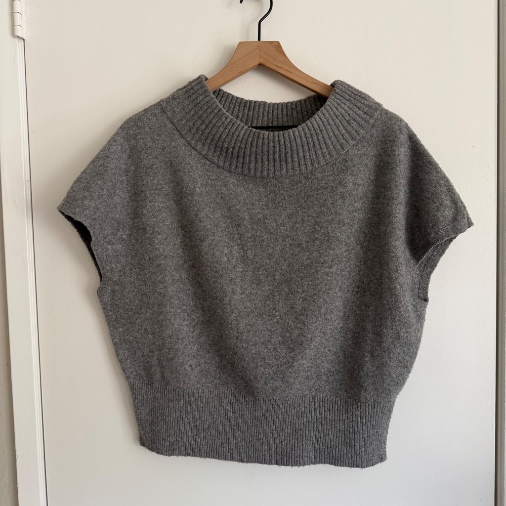 Express Womens Gray Mock Neck Cap Sleeve Knit Sweater Small Chic Preppy Fall